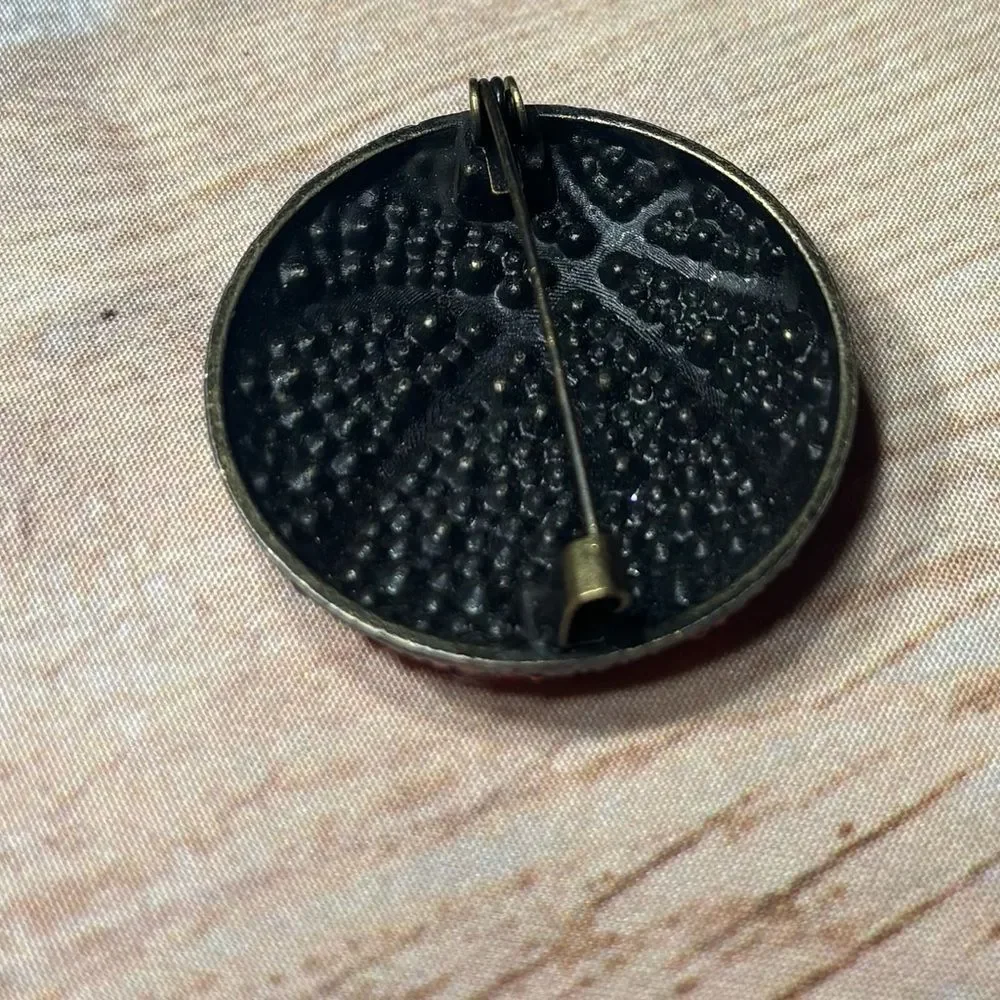 Metal gallery round basketball